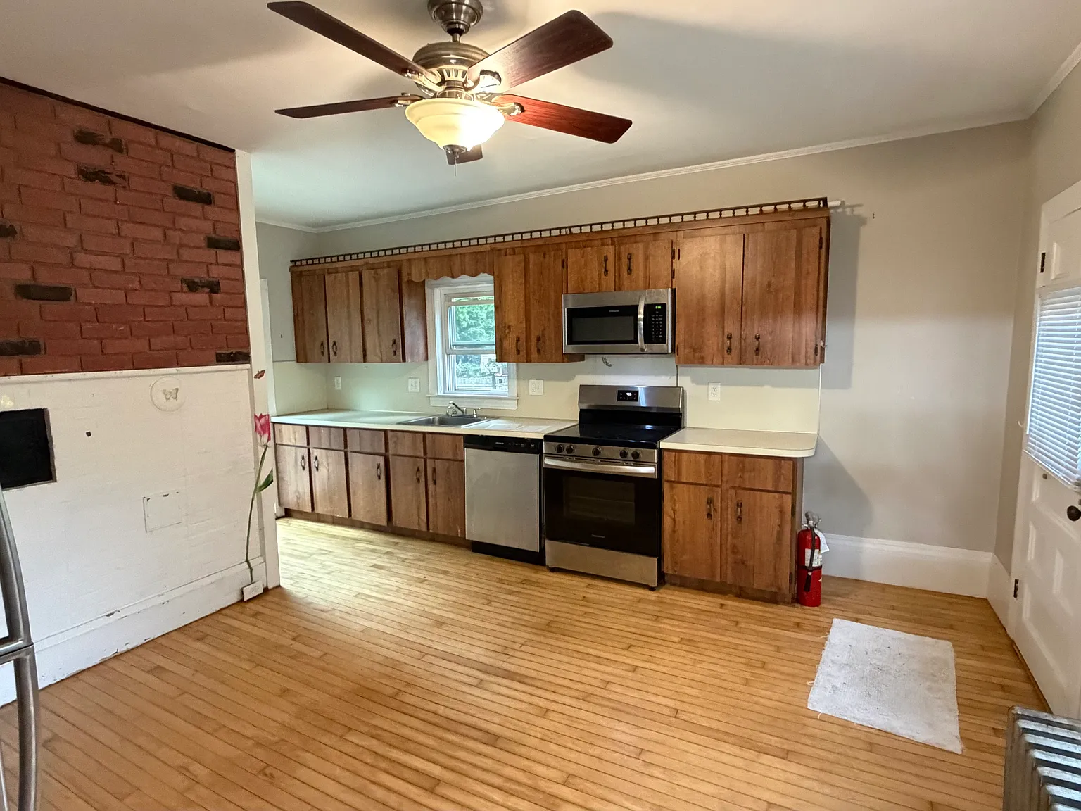 3 bed, 1200 sqft, $3,000 — Photo 2