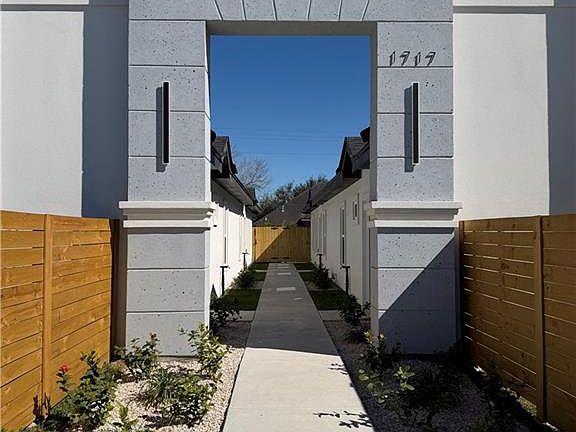3rd image of 1717 Monaco Dr #2
