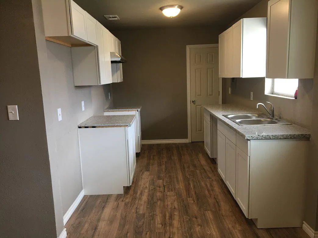 1106 E Nobles Ave — Photo 3