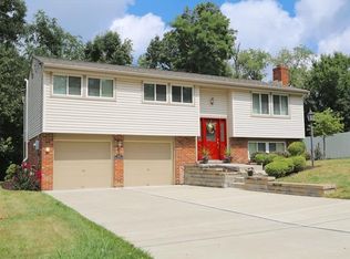 129 Carriage Hill Rd, Glenshaw, PA 15116