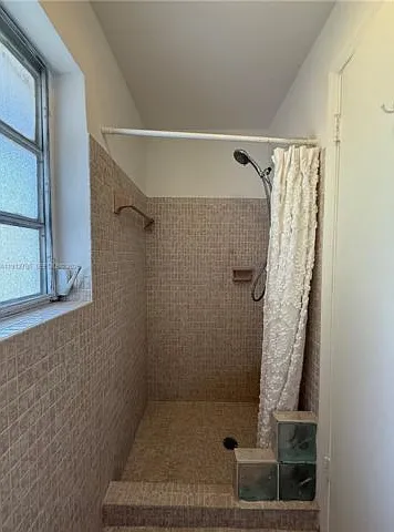 300 NW 42nd St — Photo 14