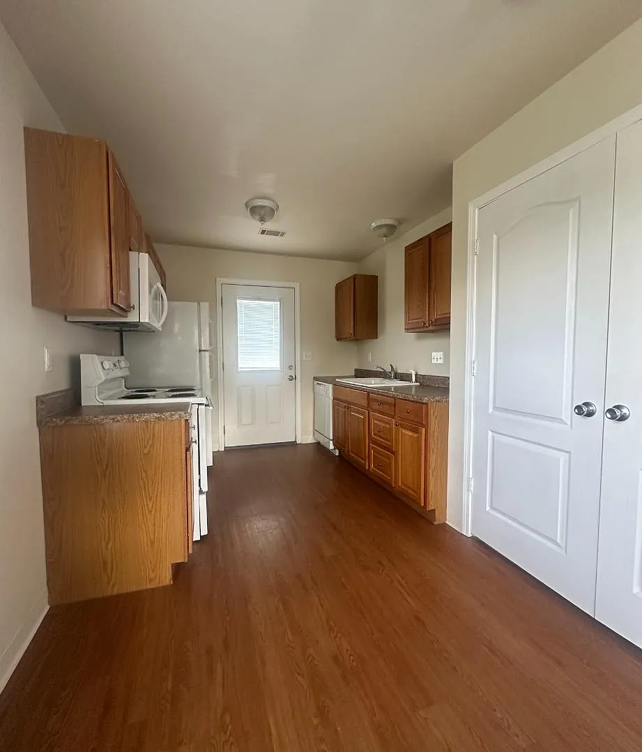 318 Whaley Ln — Photo 3