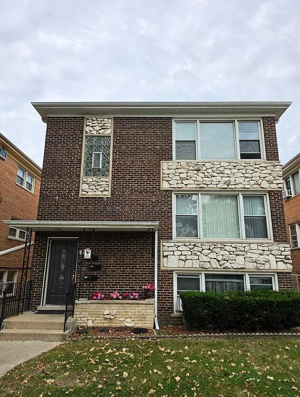 3 bed, 1.0 bath, 1300 sqft, $2,350 — Photo 1