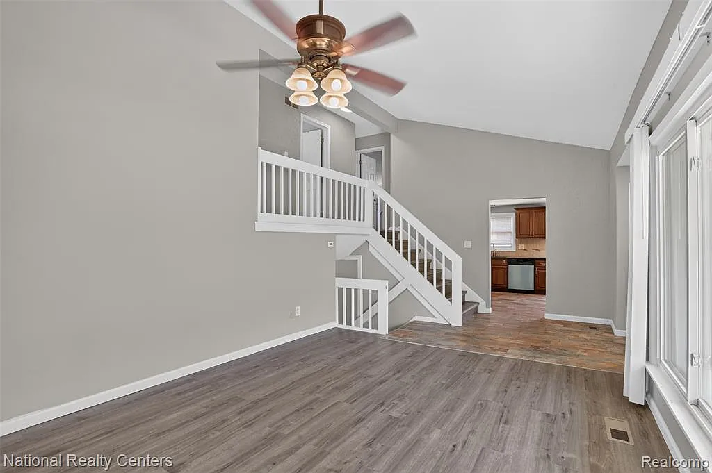 3 bed, 1.5 bath, 2171 sqft, $2,200 — Photo 3