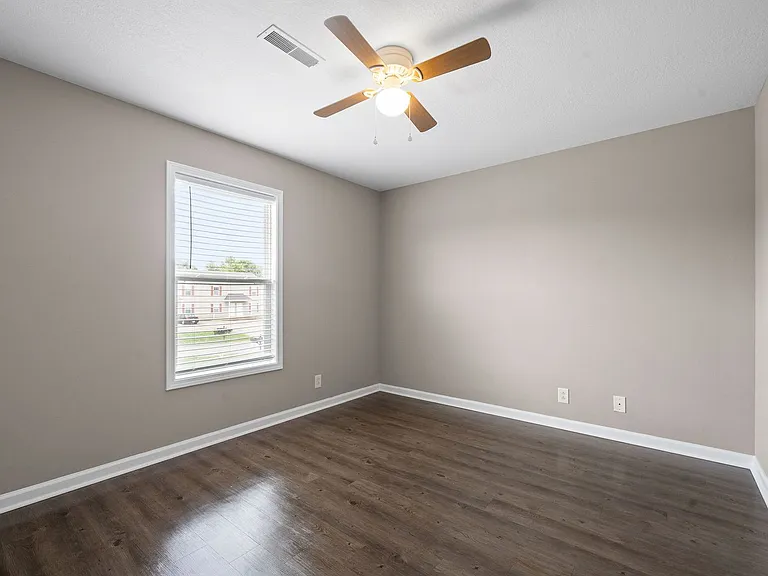 504 Patriot Park Ct — Photo 17