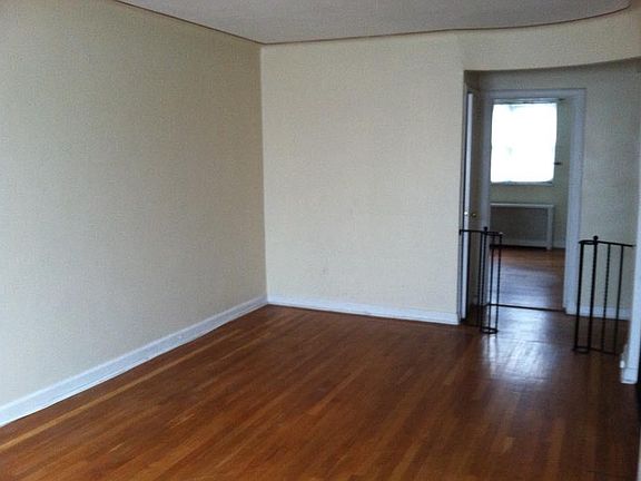 2nd image of 31 Winthrop Pl