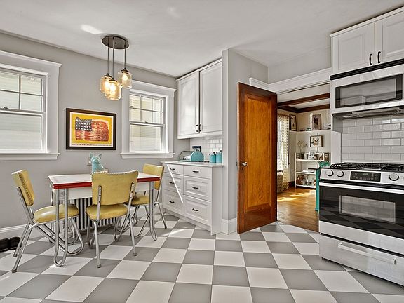 4th image of 79 E Elm Ave