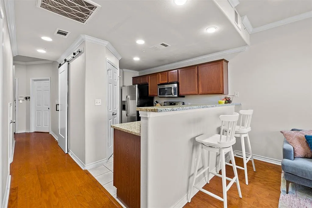 2 bed, 2.5 bath, 1147 sqft, $2,490 — Photo 4