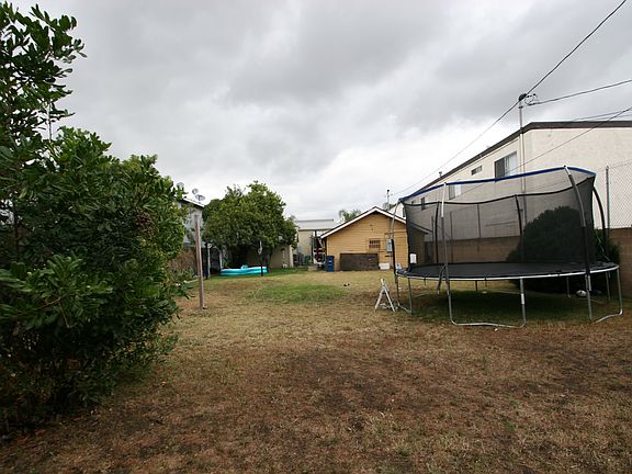 Huge flat 10k+ sqft lot