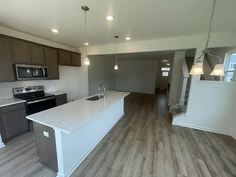 440 Trotters Ln — Photo 2