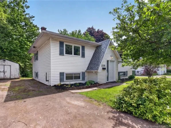 258 Buckingham Ave, Riverview, NB E1B 2N8