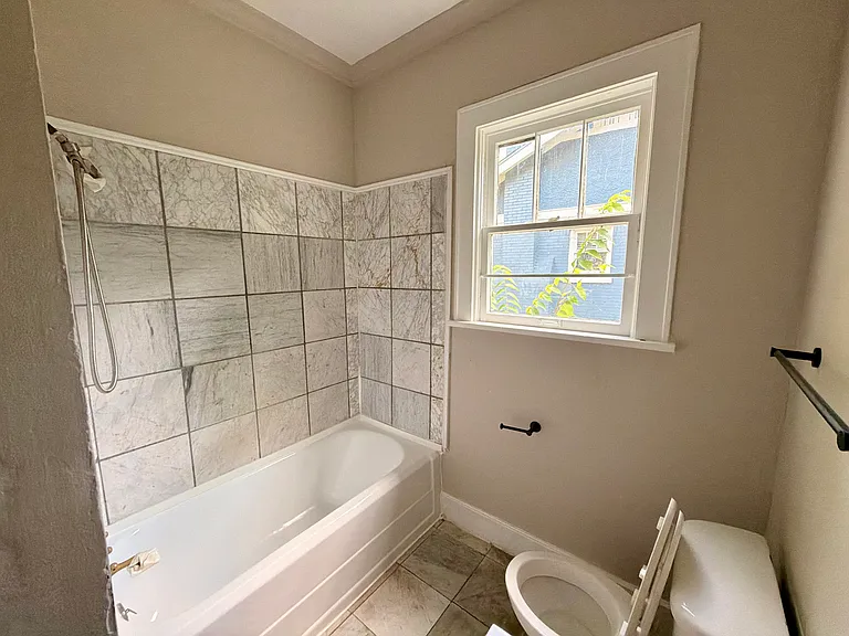2307 Pine St — Photo 8