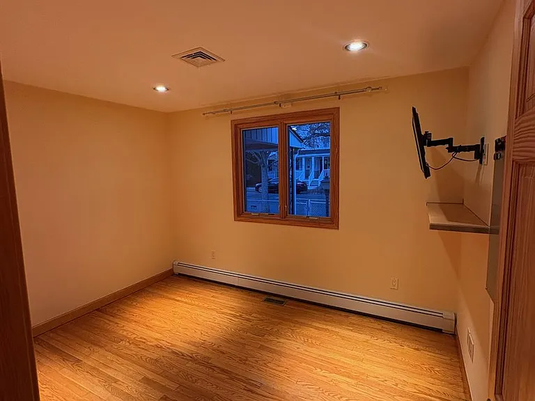 1040 Indiana Ave — Photo 13