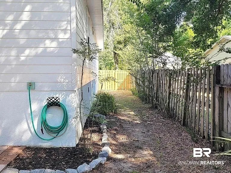 3 bed, 2.0 bath, 1656 sqft, $3,200 — Photo 4