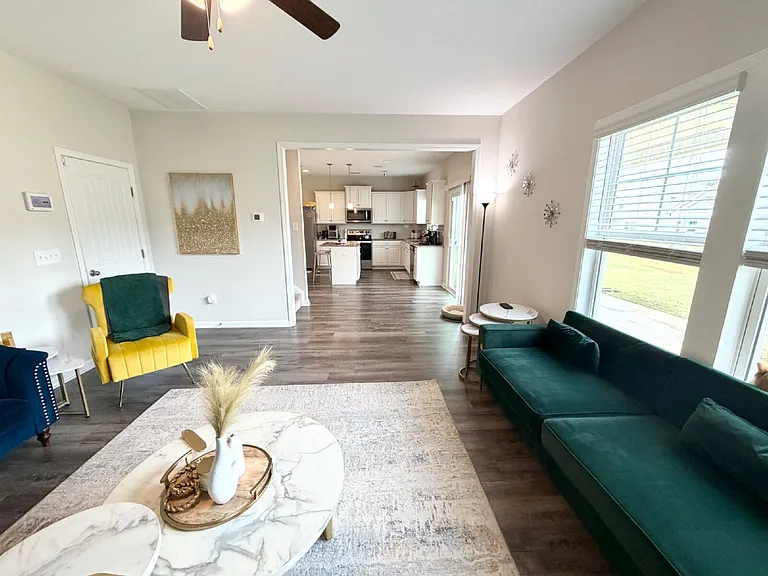 323 Alameda Ln — Photo 10