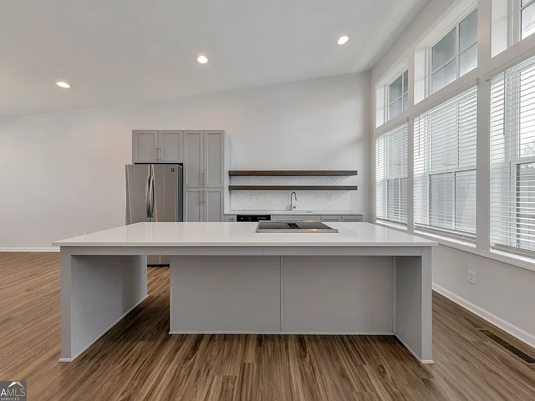 910 Brees Ct — Photo 5