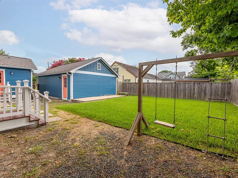 817 Gale St — Photo 10