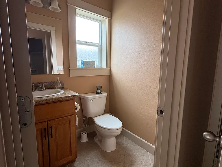 2105 NE Cleveland Ave — Photo 9
