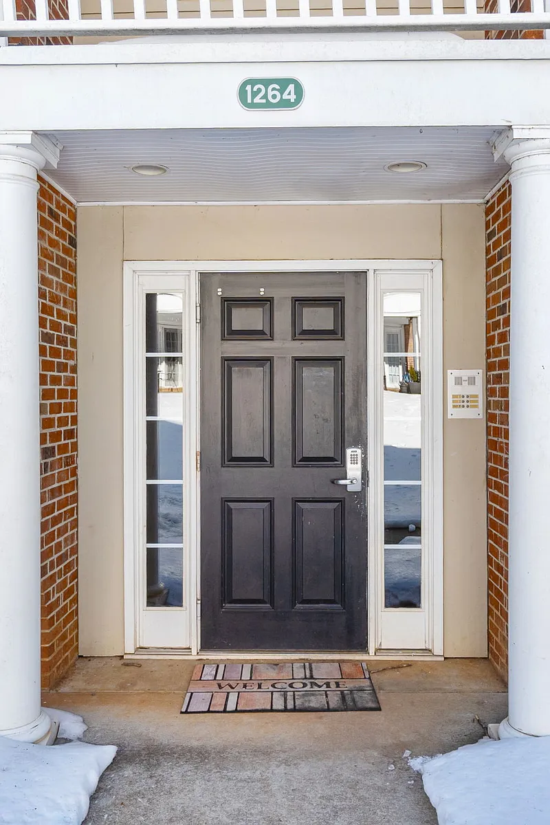 Building Photo - 1264 Villa Ln #C