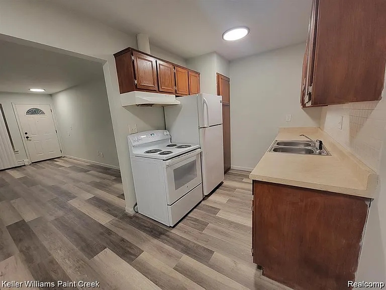 30546 Krauter St #4 — Photo 4