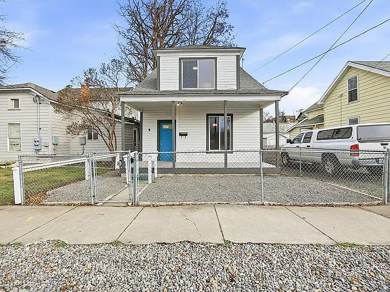 606 SW 2nd St — Photo 1