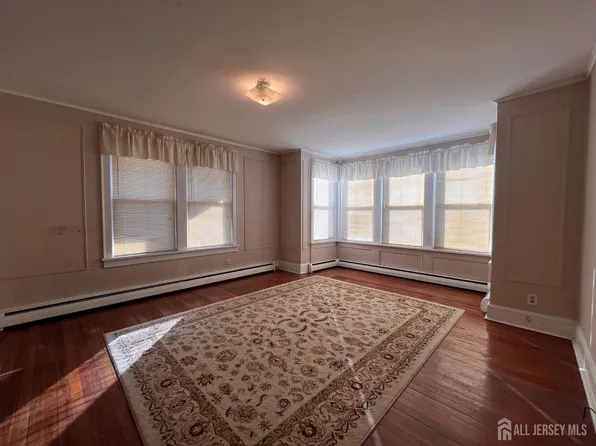 342 Shoreland Cir, South Amboy, NJ 08879