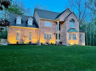 1384 Clear Brook Dr, Dayton, OH 45440