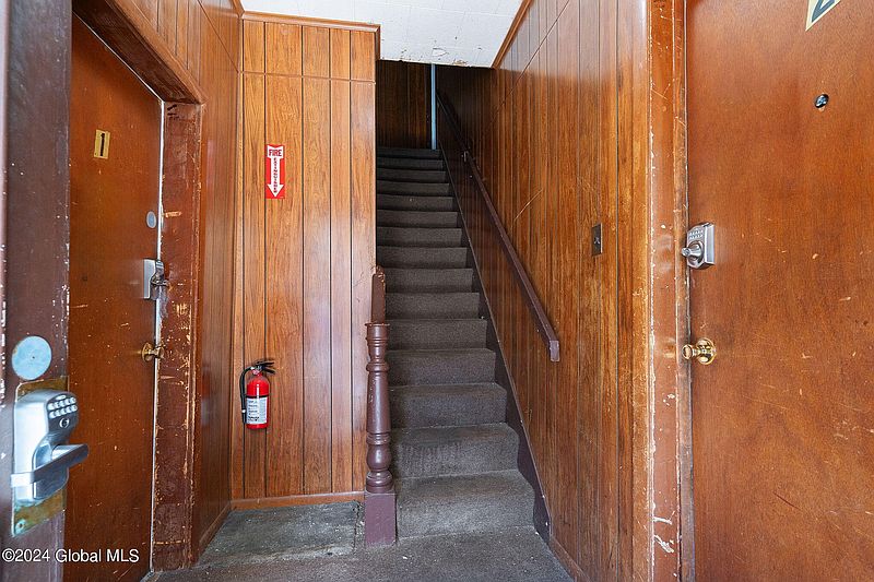 3rd image of 757 Eastern Avenue