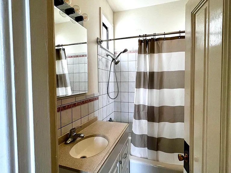1324 Castro St — Photo 27