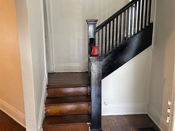 4th image of 13525 Beaumont Ave