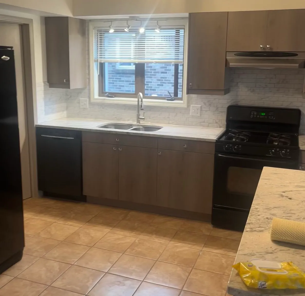 3 bed, 1.5 bath, 1791 sqft, $2,400 — Photo 2