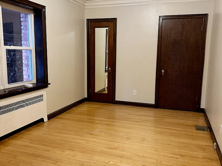 215 Gold St — Photo 5