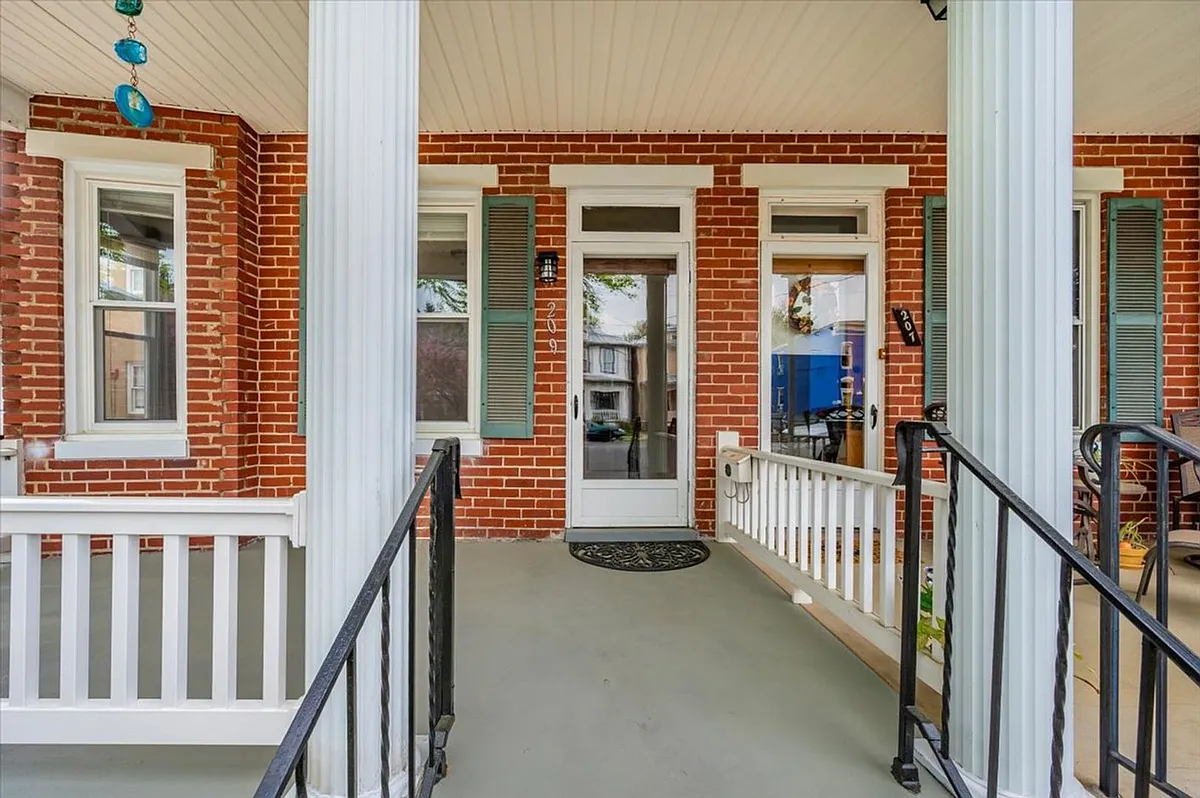 Building Photo - 209 Dill Ave