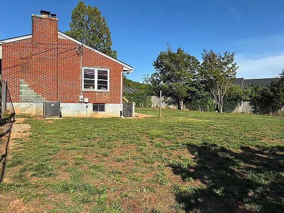3rd image of 1298 Sunburst Rd