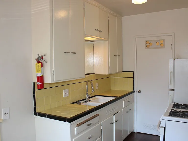 4225 V St #2 — Photo 9