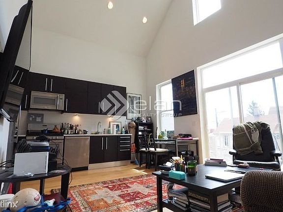 4th image of 1919 W Armitage Ave #3R
