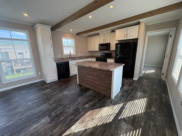Green River Lake Commons — Photo 17