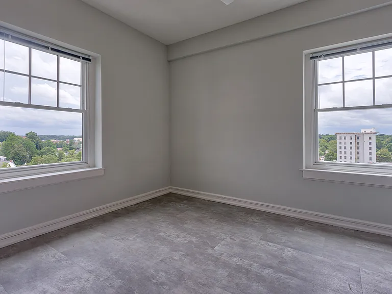 The Elliott Apartments — Photo 42