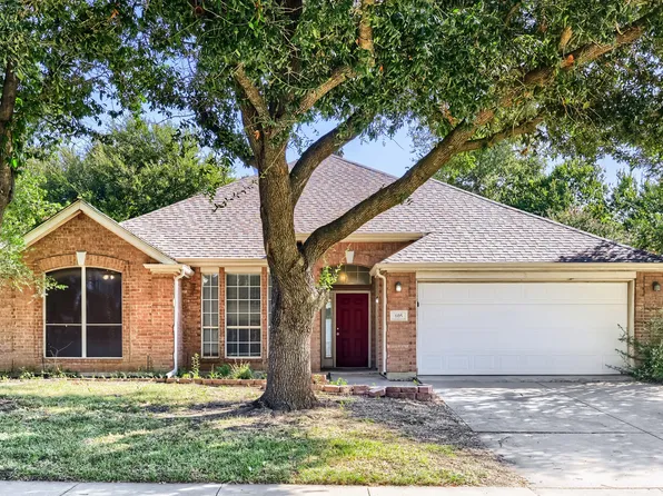 605 Oakbrook Dr, Burleson, TX 76028