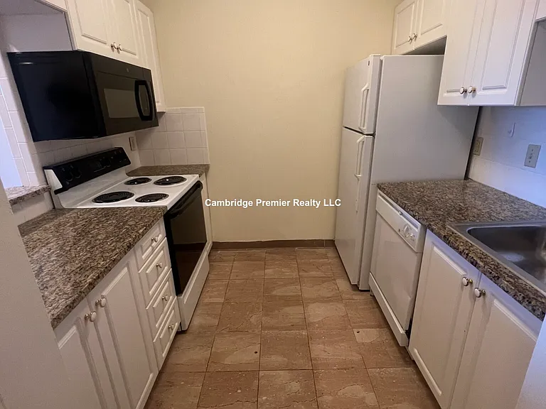 375 Highland Ave #2 — Photo 6