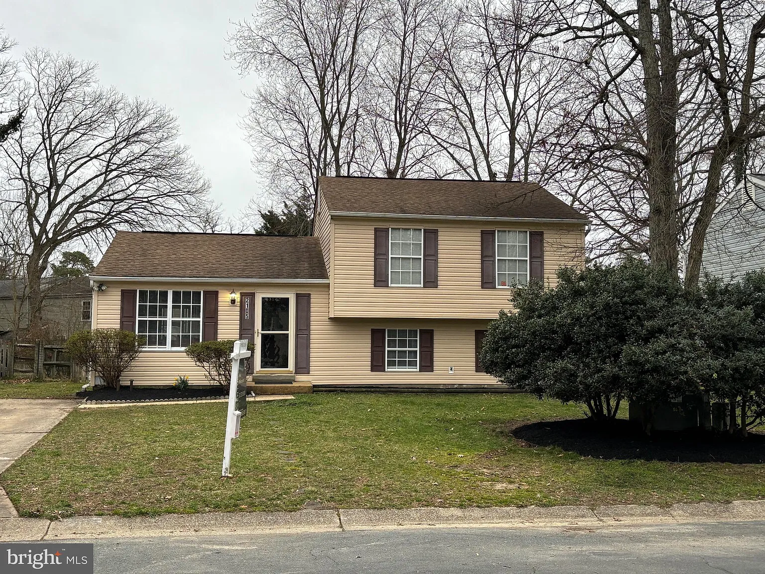 2105 Gibbons Ct photo 1