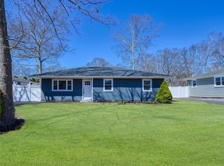 45 Crestwood Dr, Shirley, NY 11967