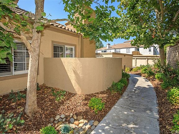 2nd image of 23615 Del Monte Dr Unit 352