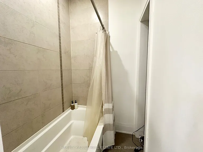 543 Palmerston Blvd #2 — Photo 12