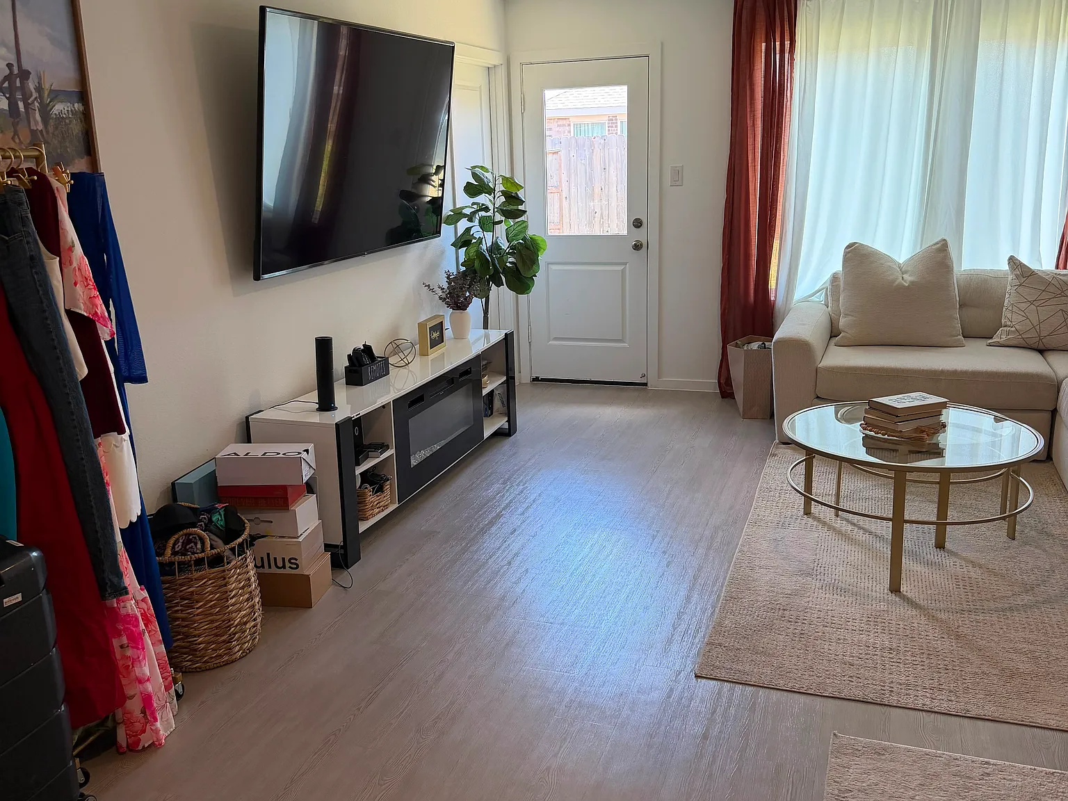 4 bed, 1951 sqft, $2,650 — Photo 4