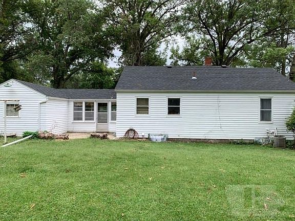2nd image of 105 W Pioneer Ave