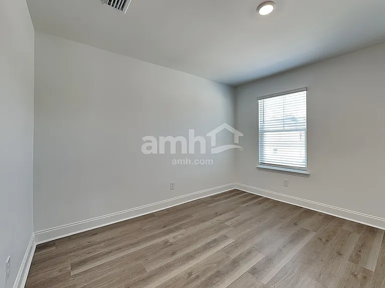 519 Armstrong Curv — Photo 13