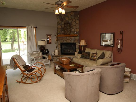 5th image of 46836 Woodfield Dr