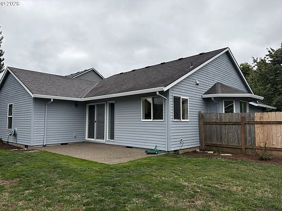 5th image of 266 SE 10th Ave
