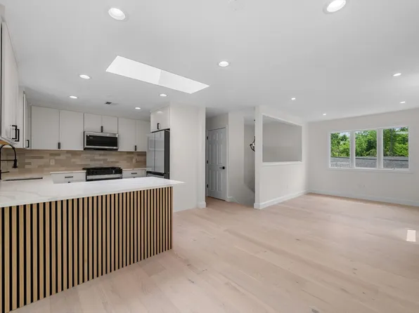 29 Rockway Rd, Peabody, MA 01960